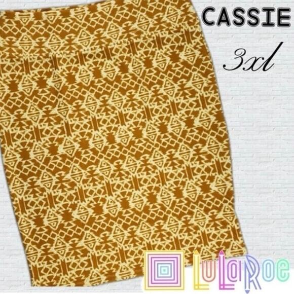 𝅺NWT LuLaRoe Buttercream & Gold Cassie - Picture 2 of 2